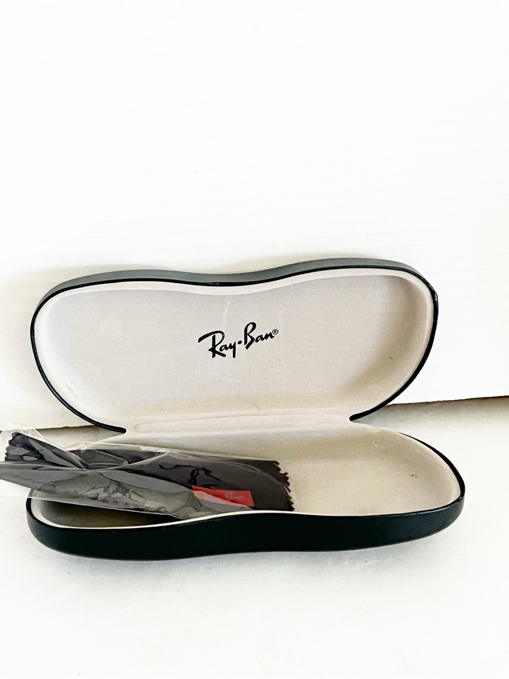 Ray-Ban black rigid clamshell-style sunglasses case with cloth